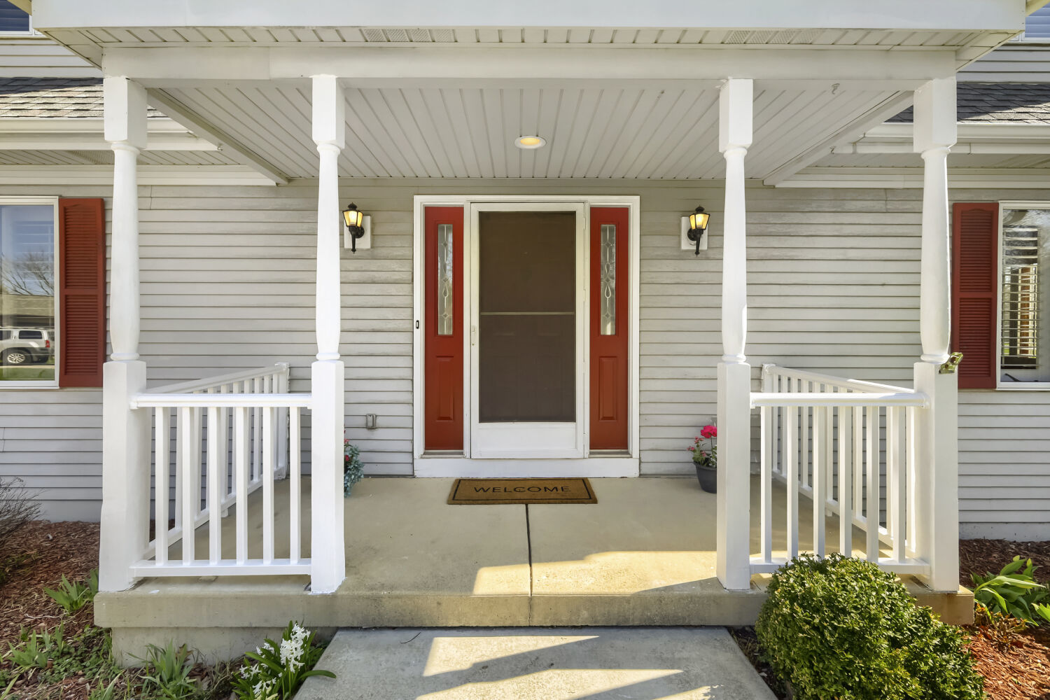 245 Old Forge Road Elgin, IL 60123 - Photo 2 of 36