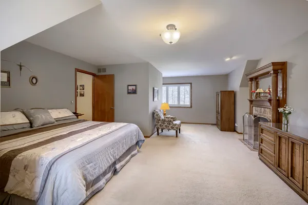 $459,900 | 245 Old Forge Road, Elgin, IL 60123