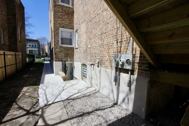 a view of entryway with workspace