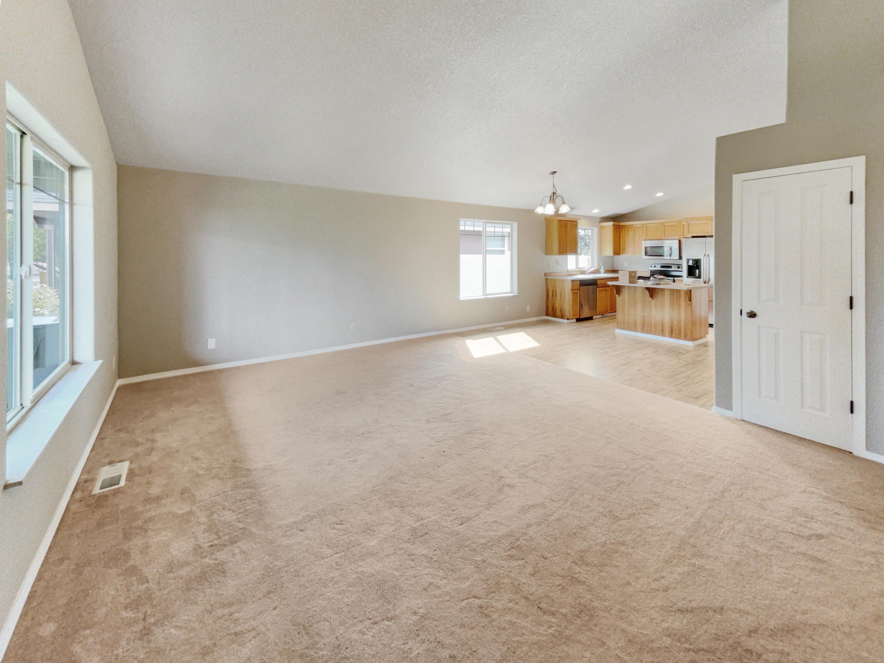 63347 Vogt Road Bend, OR 97701 - Photo 4 of 23 Great Room