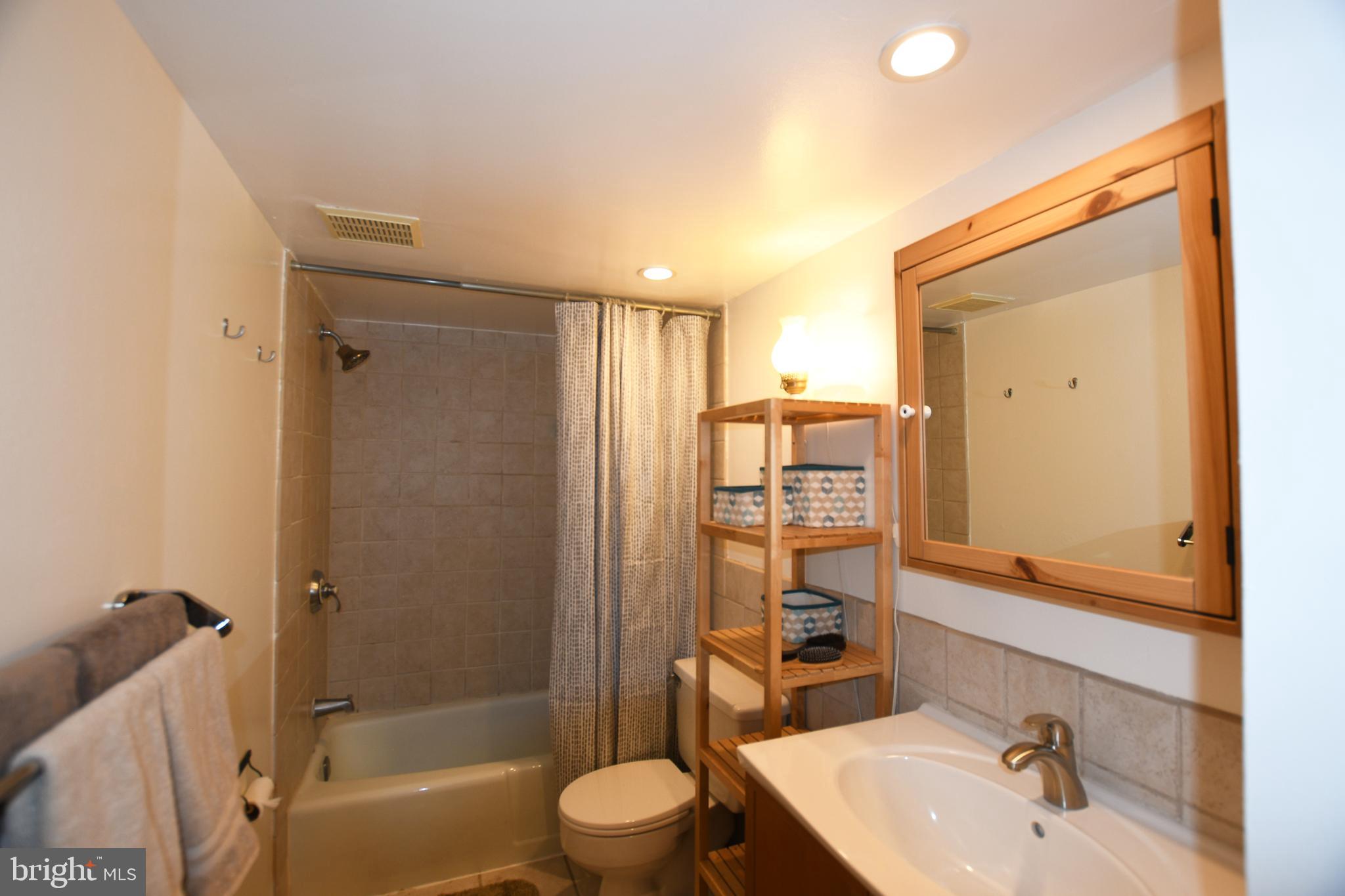 1528 Northgate Square, Unit 11B Reston, VA 20190 - Photo 16 of 30 Gallery Image 16