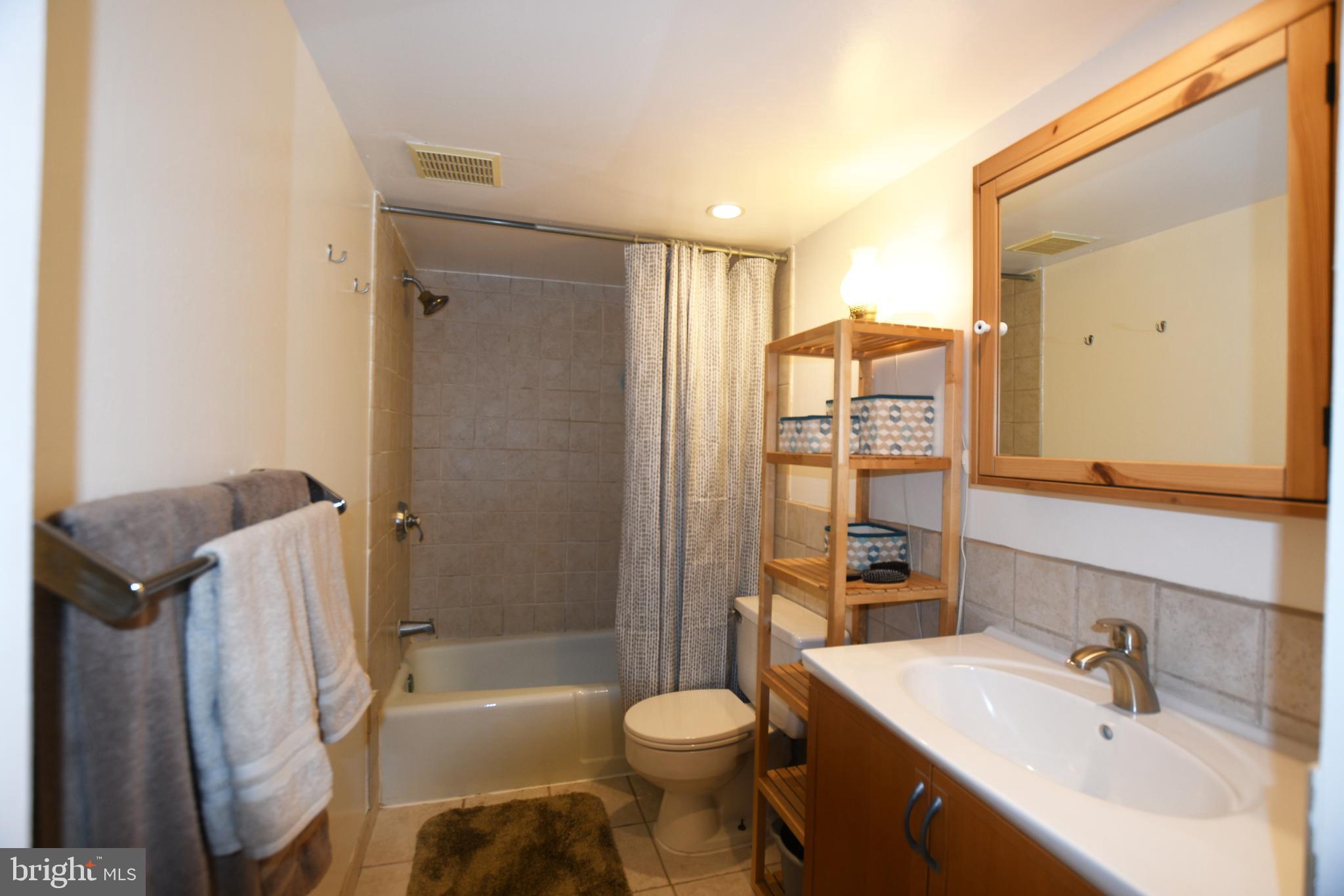 1528 Northgate Square, Unit 11B Reston, VA 20190 - Photo 17 of 30 Gallery Image 17
