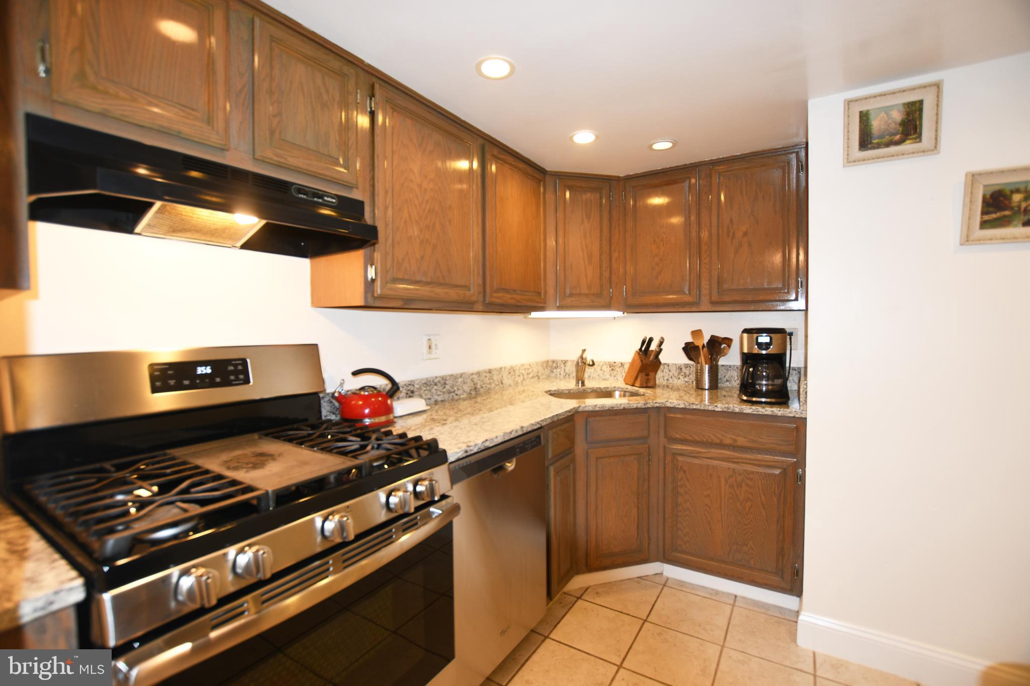 1528 Northgate Square, Unit 11B Reston, VA 20190 - Photo 3 of 30 Gallery Image 3