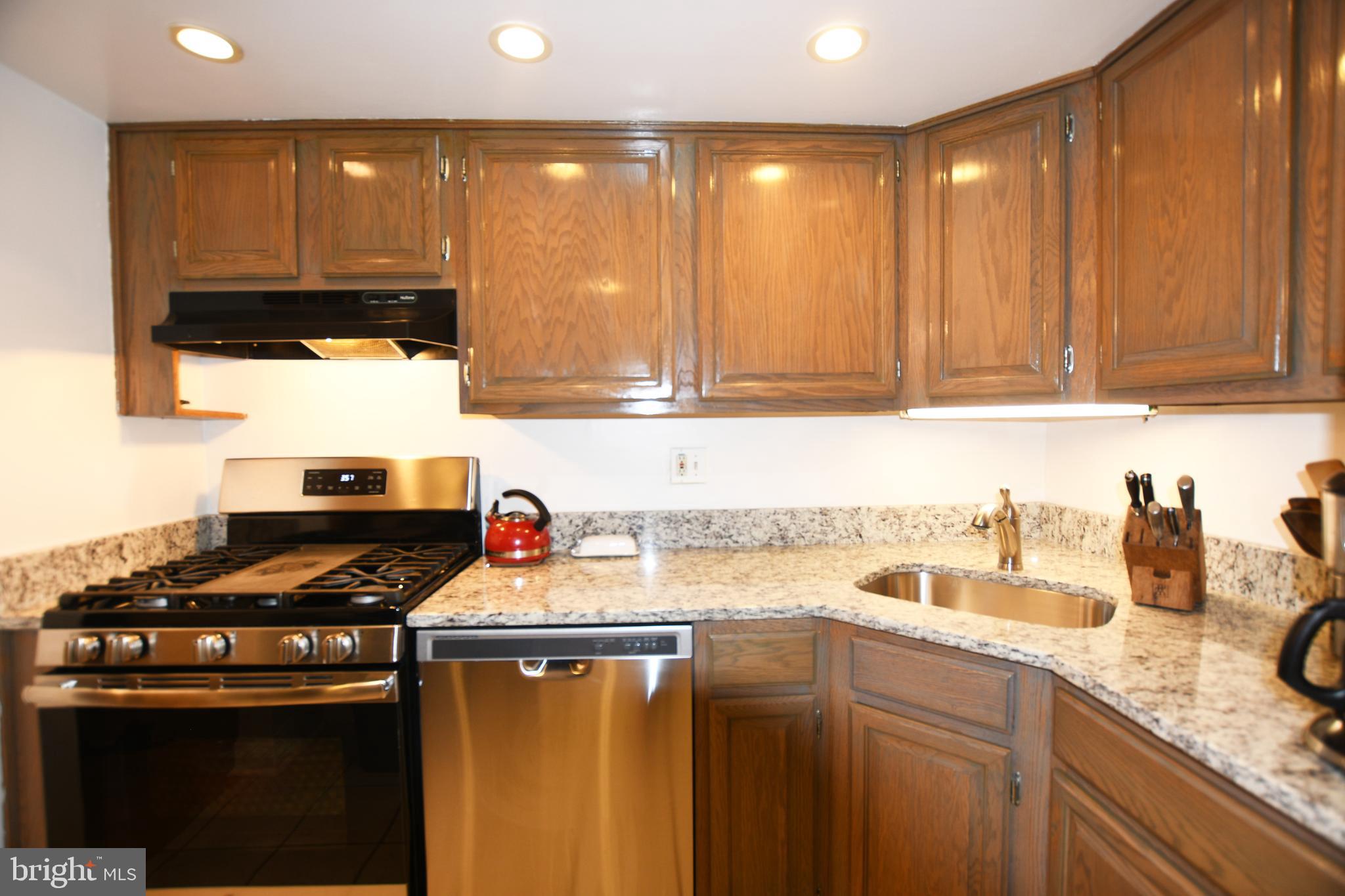 1528 Northgate Square, Unit 11B Reston, VA 20190 - Photo 5 of 30 Gallery Image 5