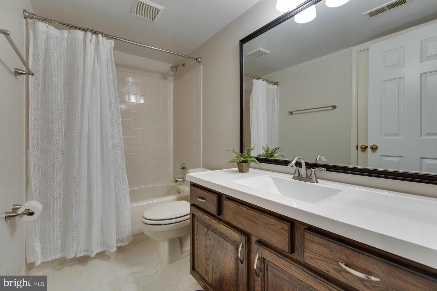 6524 Summerton Way Springfield, VA 22150 - Photo 29 of 30 Bath