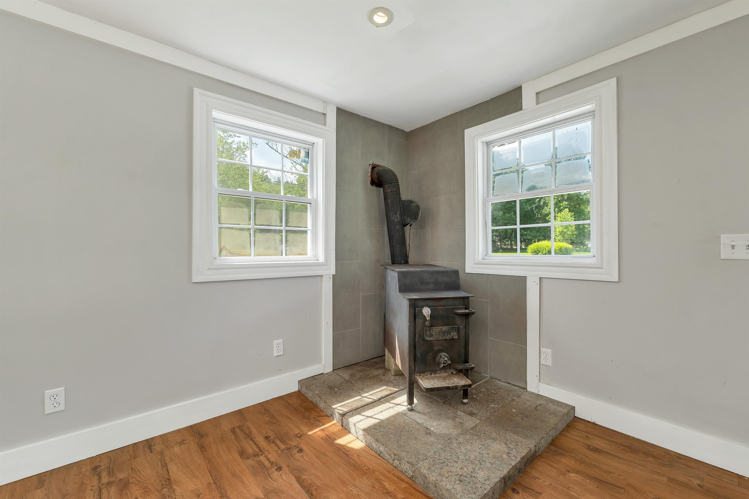 93 Gulf Road Derry, NH 03038 - Photo 13 of 47