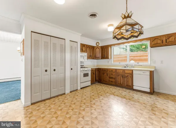 $425,000 | 227 Meadow Lane, Woodbury, NJ 08096