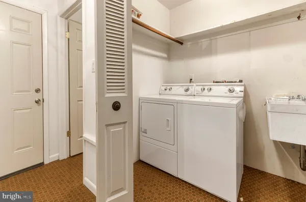 $425,000 | 227 Meadow Lane, Woodbury, NJ 08096