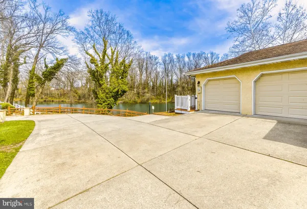 $425,000 | 227 Meadow Lane, Woodbury, NJ 08096