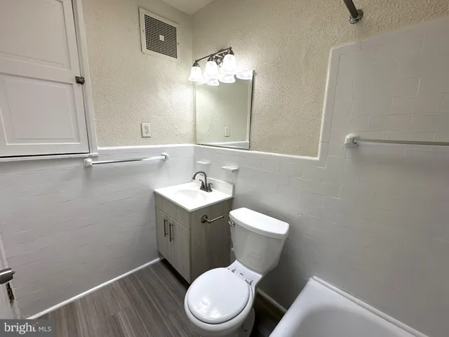 $1,045 | 2809 West Queen Lane, Unit 407, Philadelphia, PA 19129