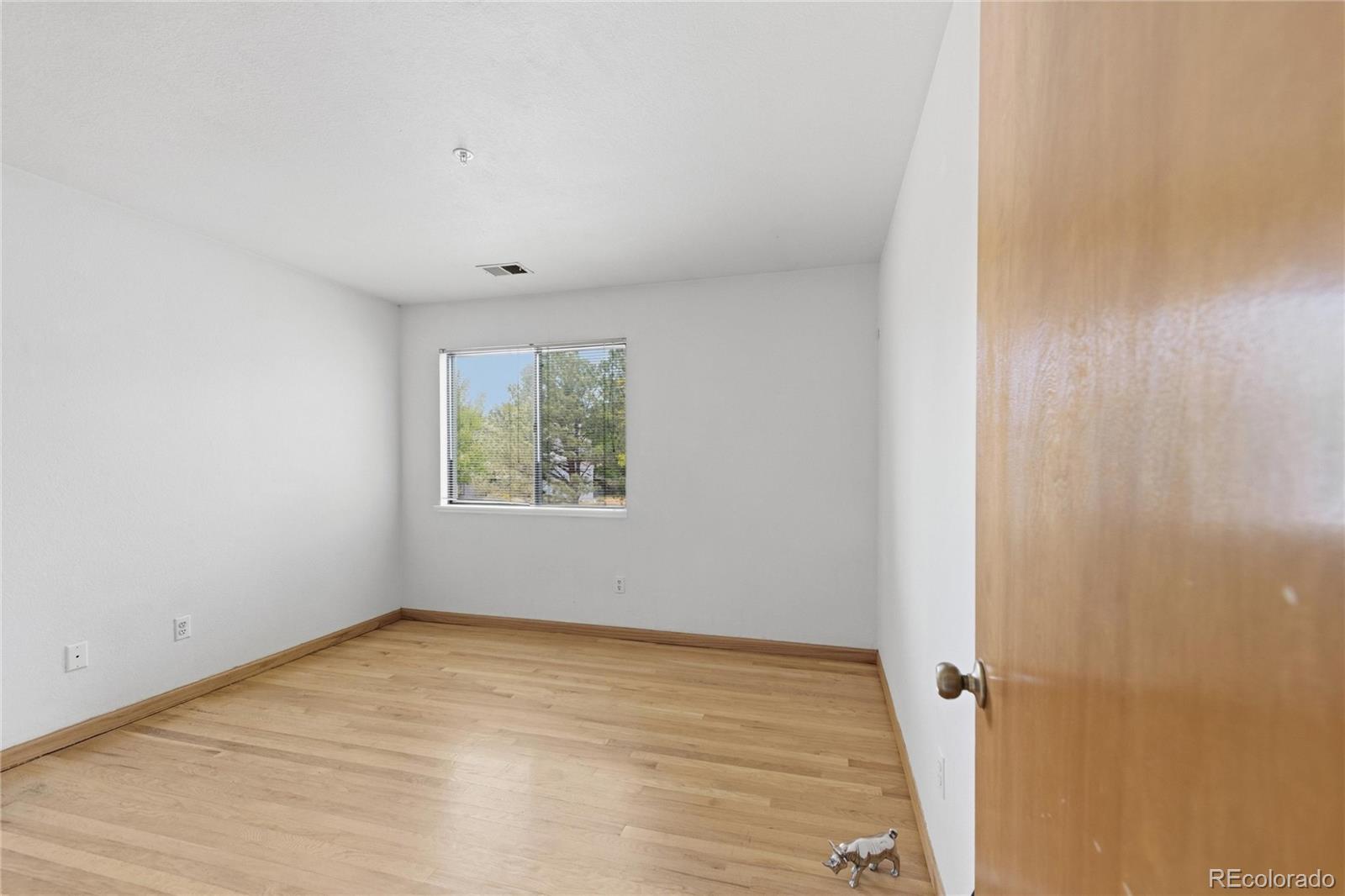 5510 Stonewall Place, Unit 24 Boulder, CO 80303 - Photo 23 of 30 an empty room with a window