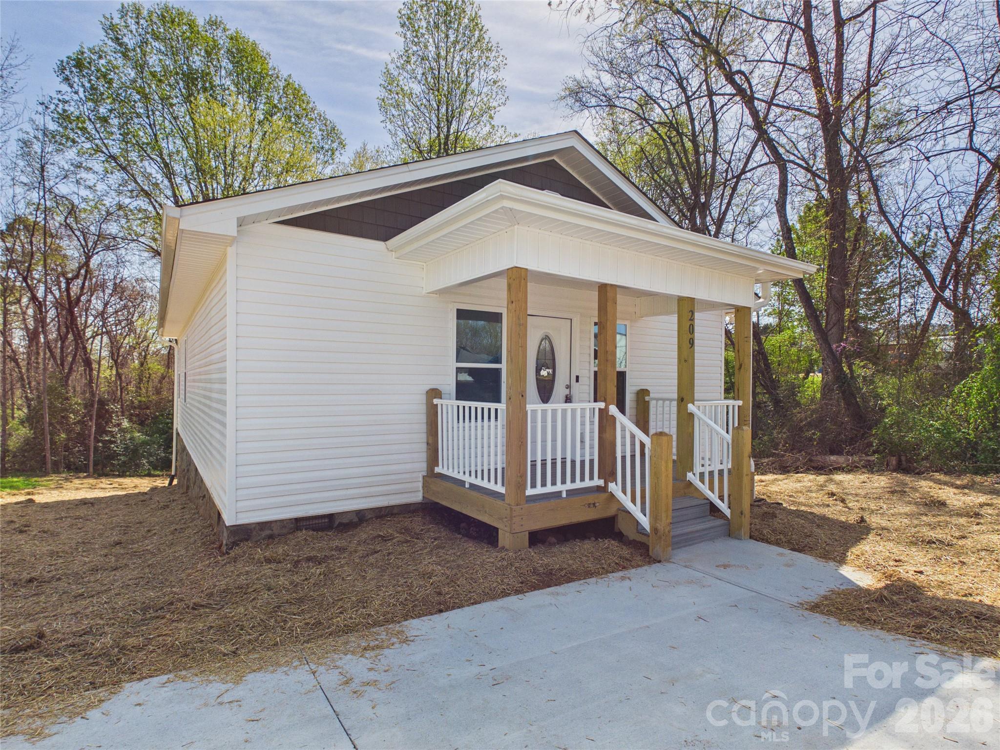 209 Hauss Ridge Road Southeast Valdese, NC 28690 - Photo 3 of 38 Gallery Image 3