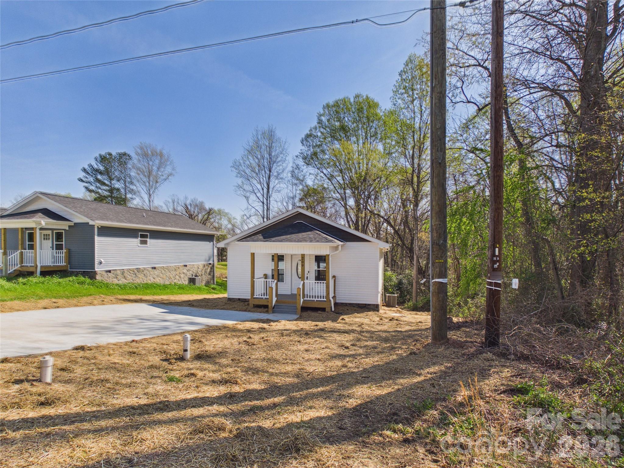 209 Hauss Ridge Road Southeast Valdese, NC 28690 - Photo 4 of 38 Gallery Image 4