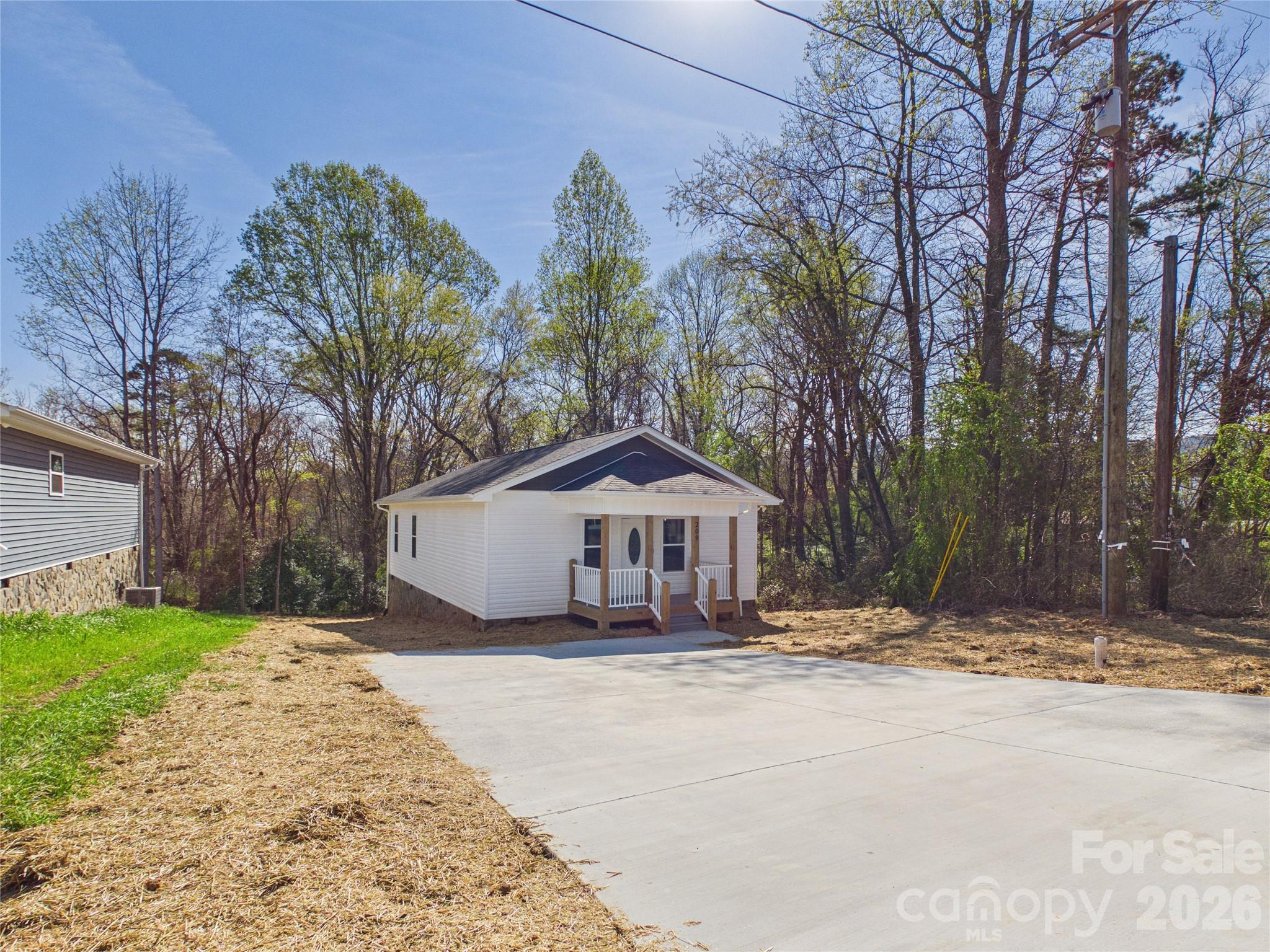 209 Hauss Ridge Road Southeast Valdese, NC 28690 - Photo 6 of 38 Gallery Image 6
