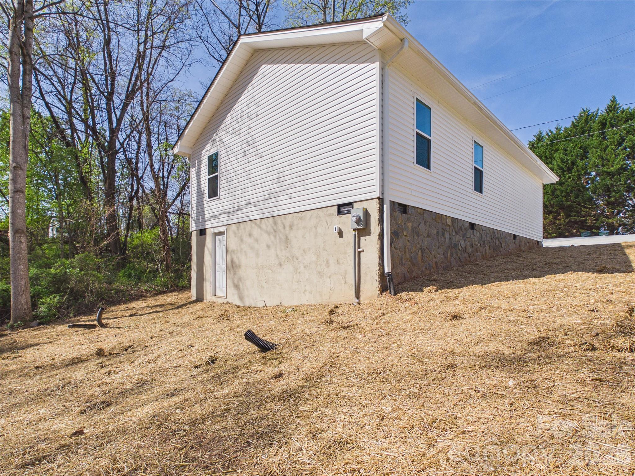 209 Hauss Ridge Road Southeast Valdese, NC 28690 - Photo 10 of 38 Gallery Image 10