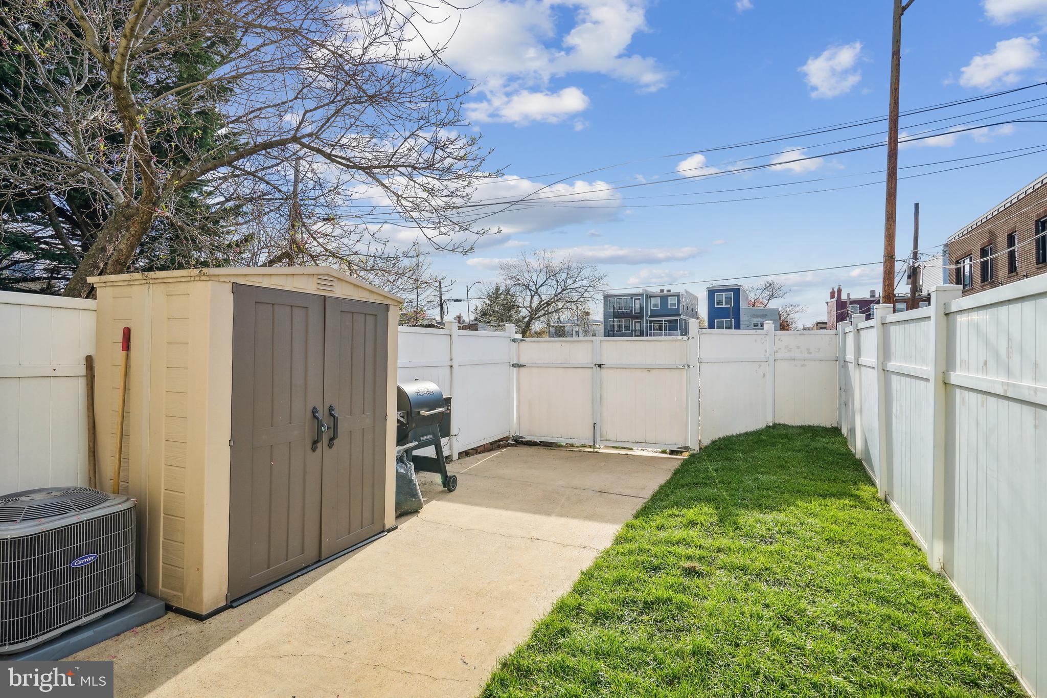 325 17th Street Southeast Washington, DC 20003 - Photo 15 of 32