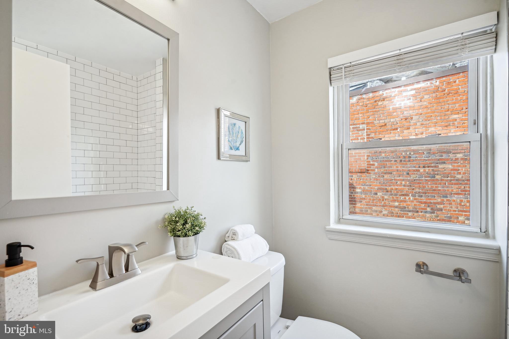 325 17th Street Southeast Washington, DC 20003 - Photo 20 of 32