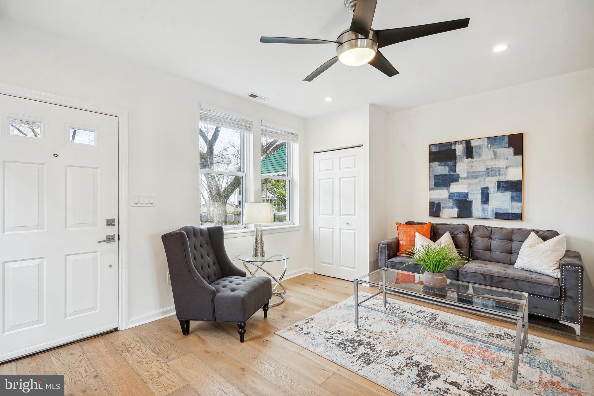 325 17th Street Southeast Washington, DC 20003 - Photo 6 of 32