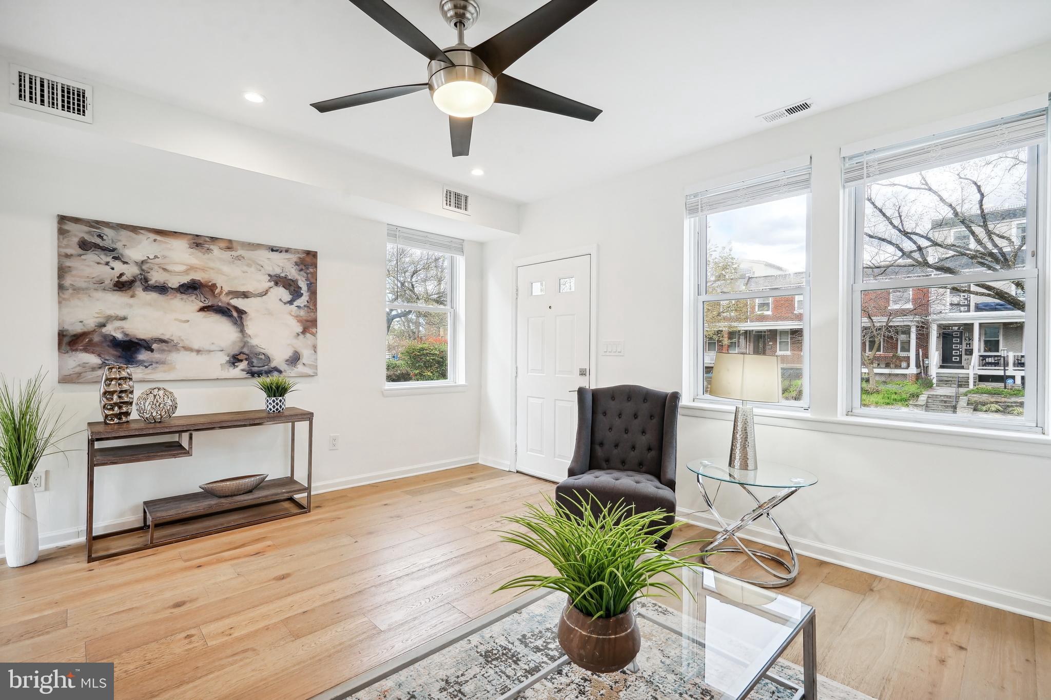 325 17th Street Southeast Washington, DC 20003 - Photo 8 of 32