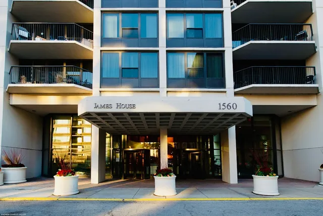 a view of a dinning room with a table and chairs