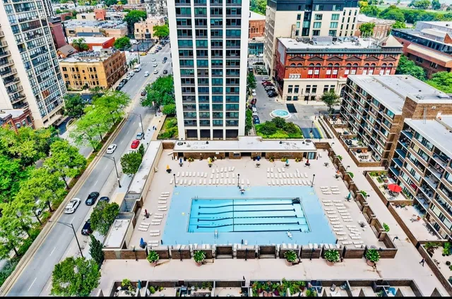 $434,900 | 1560 North Sandburg Terrace, Unit 706J, Chicago, IL 60610