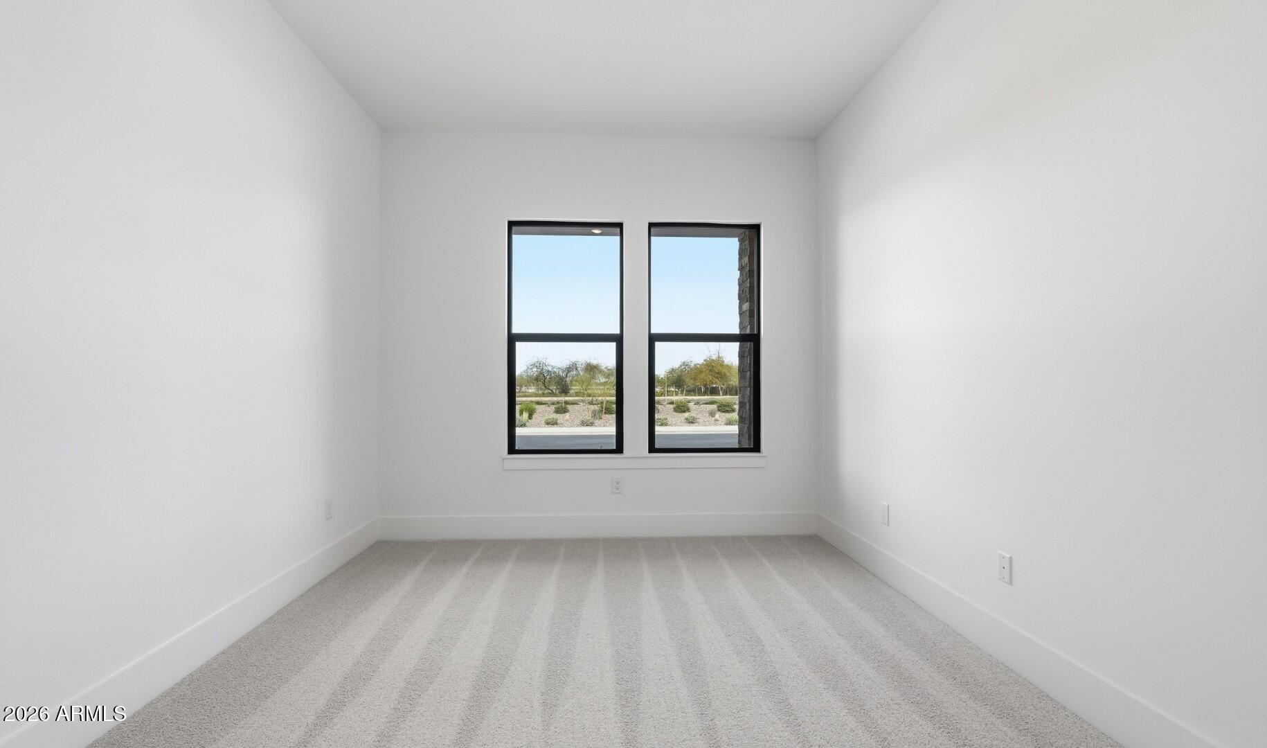 663 East Grayling Road San Tan Valley, AZ 85140 - Photo 13 of 31 an empty room with a window