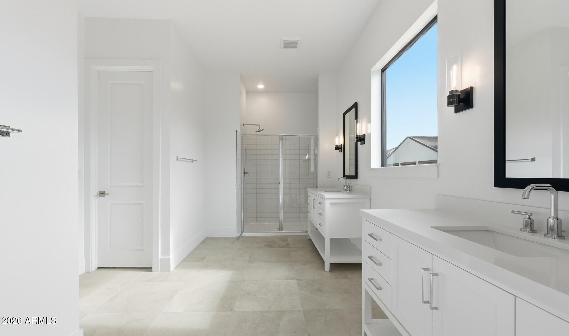 663 East Grayling Road San Tan Valley, AZ 85140 - Photo 25 of 31 a bathroom with a double vanity sink mirror and bathtub