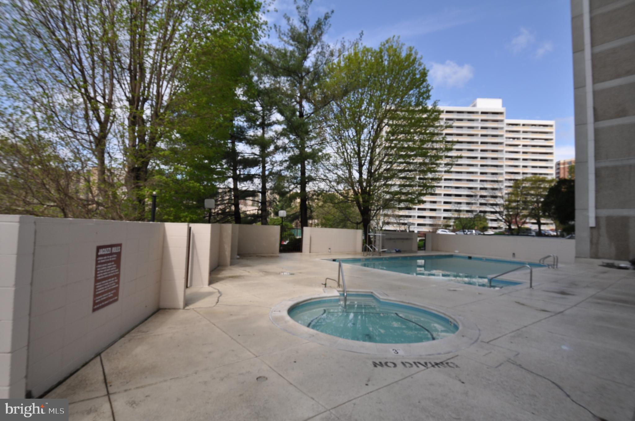 5911 Edsall Road, Unit 403 Alexandria, VA 22304 - Photo 23 of 29 a backyard of a house with outdoor seating