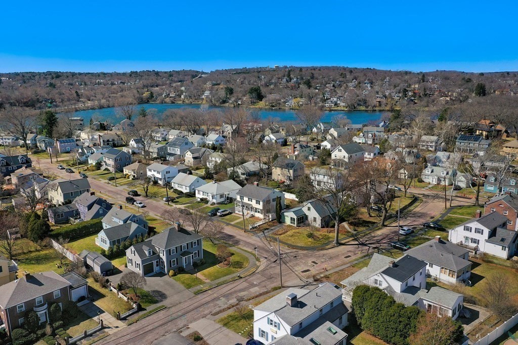 32 Princeton Road Arlington, MA 02474 - Photo 4 of 39 Gallery Image 4