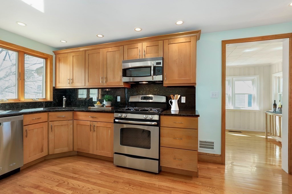 32 Princeton Road Arlington, MA 02474 - Photo 8 of 39 Gallery Image 8