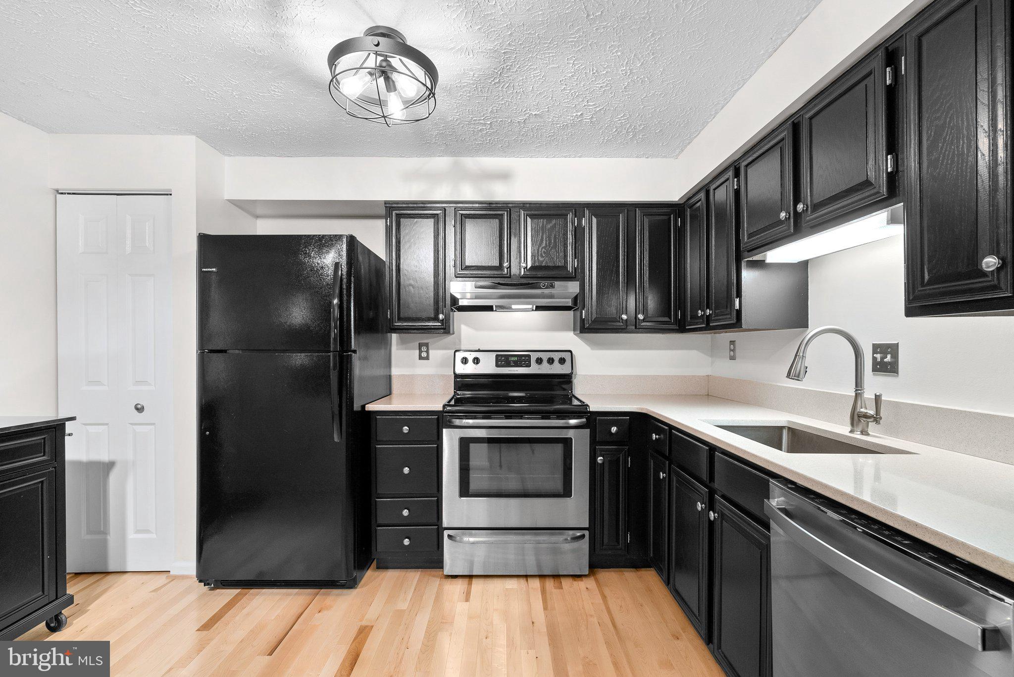 17159 Moss Side Lane, Unit 3 Olney, MD 20832 - Photo 10 of 39 Kitchen w/ Pantry