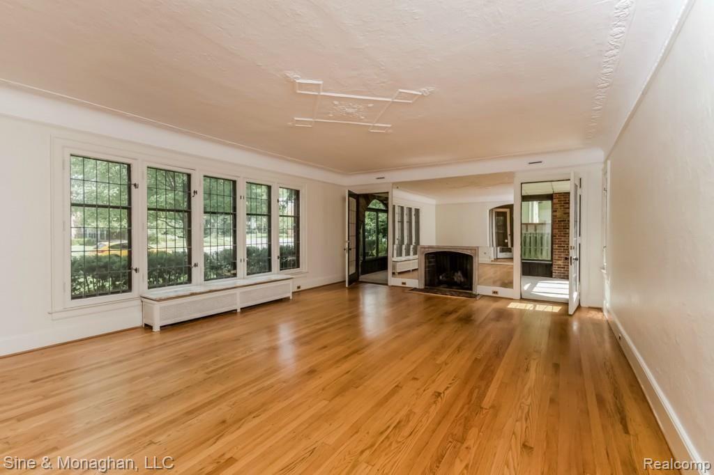 1035 Bishop Road Grosse Pointe, MI 48230 - Photo 9 of 62 009-Living_Room-1944624-medium.jpg