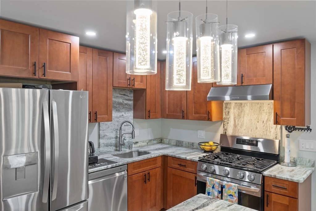 6 Nelly Street, Unit 3 Wakefield, MA 01880 - Photo 8 of 37