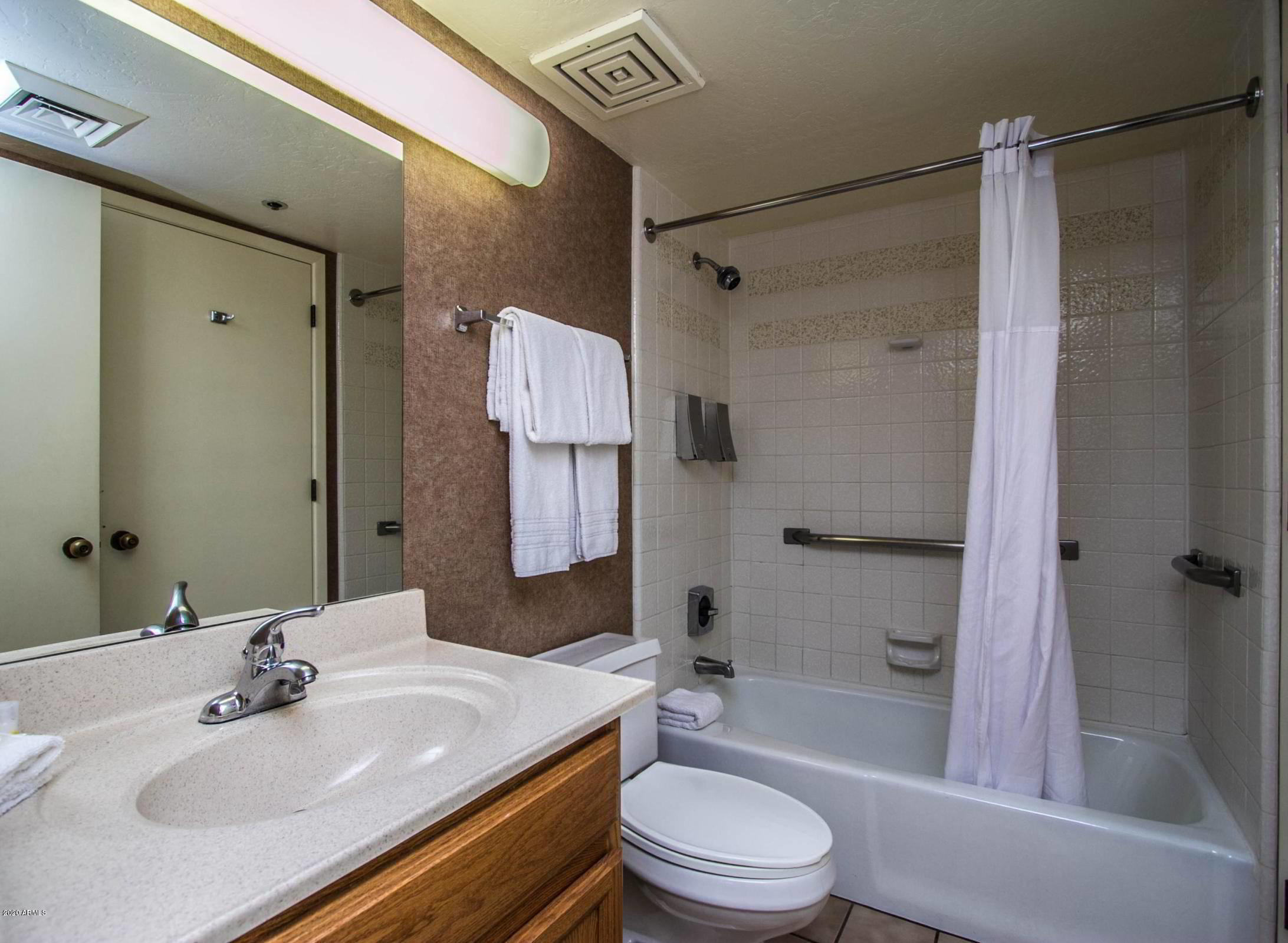 7350 North Pima Road, Unit 1 Scottsdale, AZ 85258 - Photo 5 of 27 Bathroom