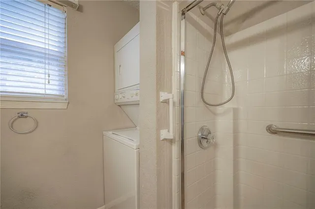 $180,000 | 11324 West 77th Terrace, Shawnee, KS 66214