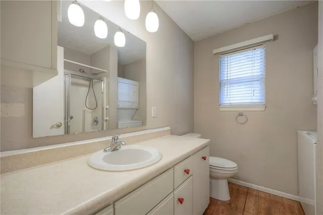 $180,000 | 11324 West 77th Terrace, Shawnee, KS 66214