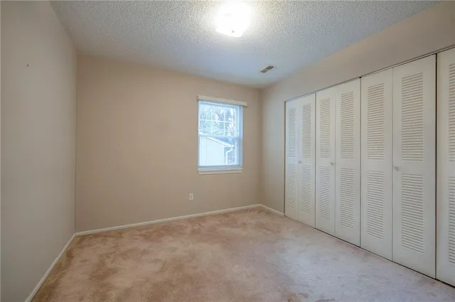 $180,000 | 11324 West 77th Terrace, Shawnee, KS 66214