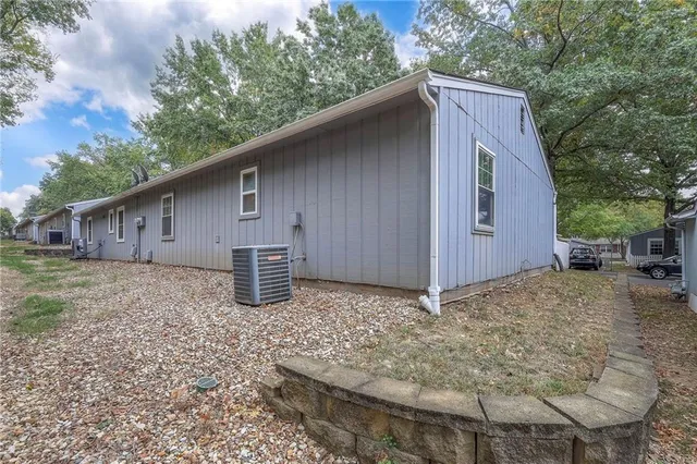 $180,000 | 11324 West 77th Terrace, Shawnee, KS 66214