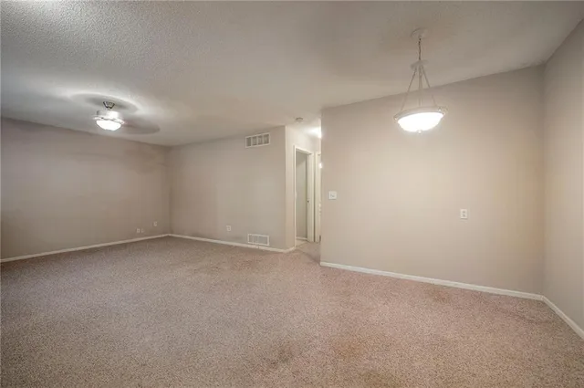 $180,000 | 11324 West 77th Terrace, Shawnee, KS 66214