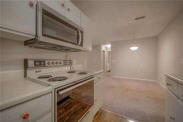 $180,000 | 11324 West 77th Terrace, Shawnee, KS 66214