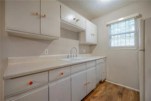 $180,000 | 11324 West 77th Terrace, Shawnee, KS 66214