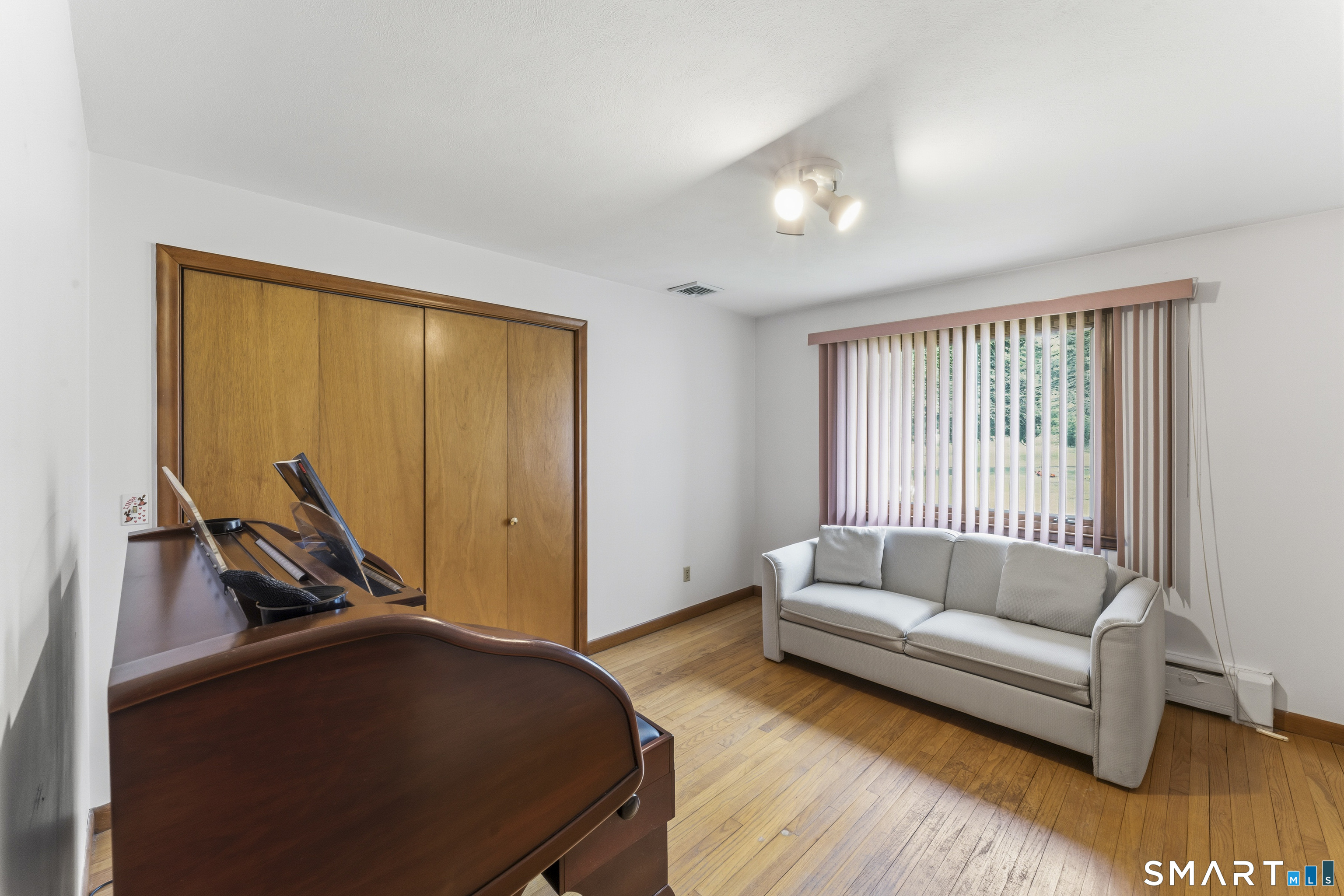 883 Saw Mill Road West Haven, CT 06516 - Photo 31 of 38