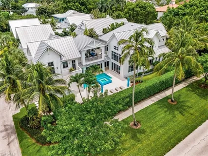 $5,950,000 | 1011 6th Street South, Naples, FL 34102