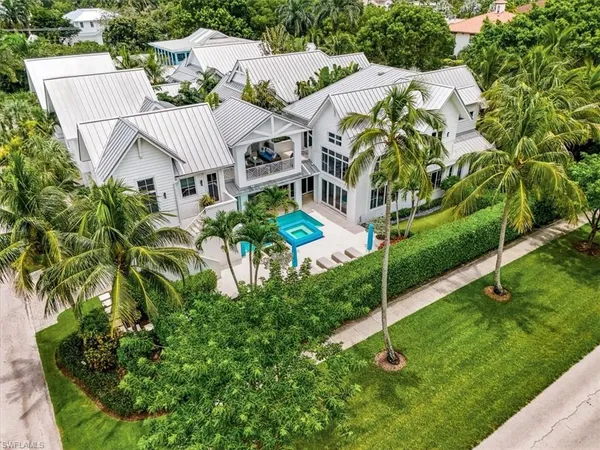 $5,950,000 | 1011 6th Street South, Naples, FL 34102