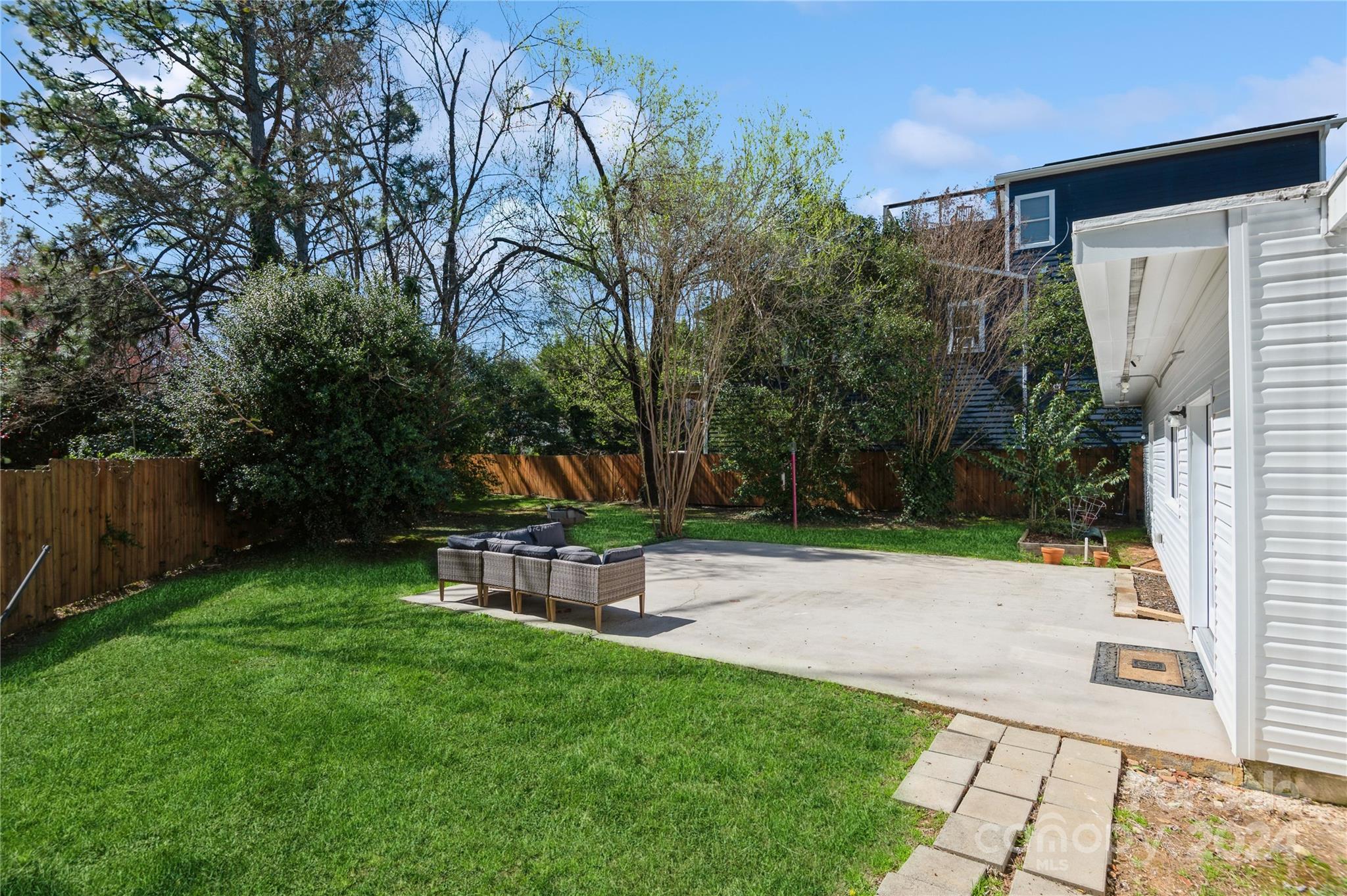 2124 Tyvola Road Charlotte, NC 28210 - Photo 33 of 38 a view of a backyard with a garden