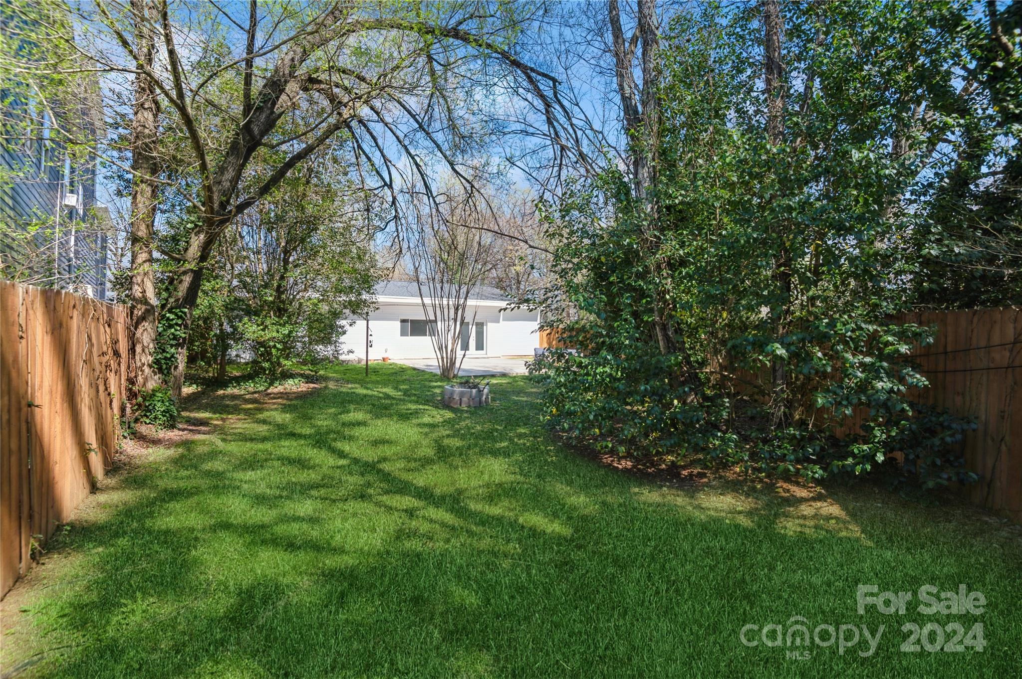 2124 Tyvola Road Charlotte, NC 28210 - Photo 34 of 38 a backyard of a house with lots of green space