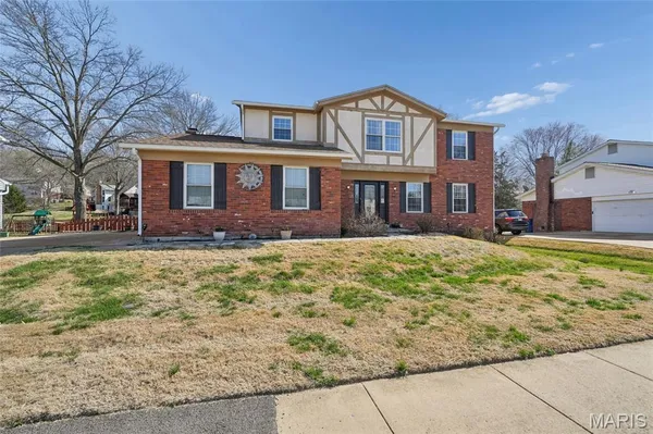 $550,000 | 2762 Barrett Station Road, Des Peres, MO 63131