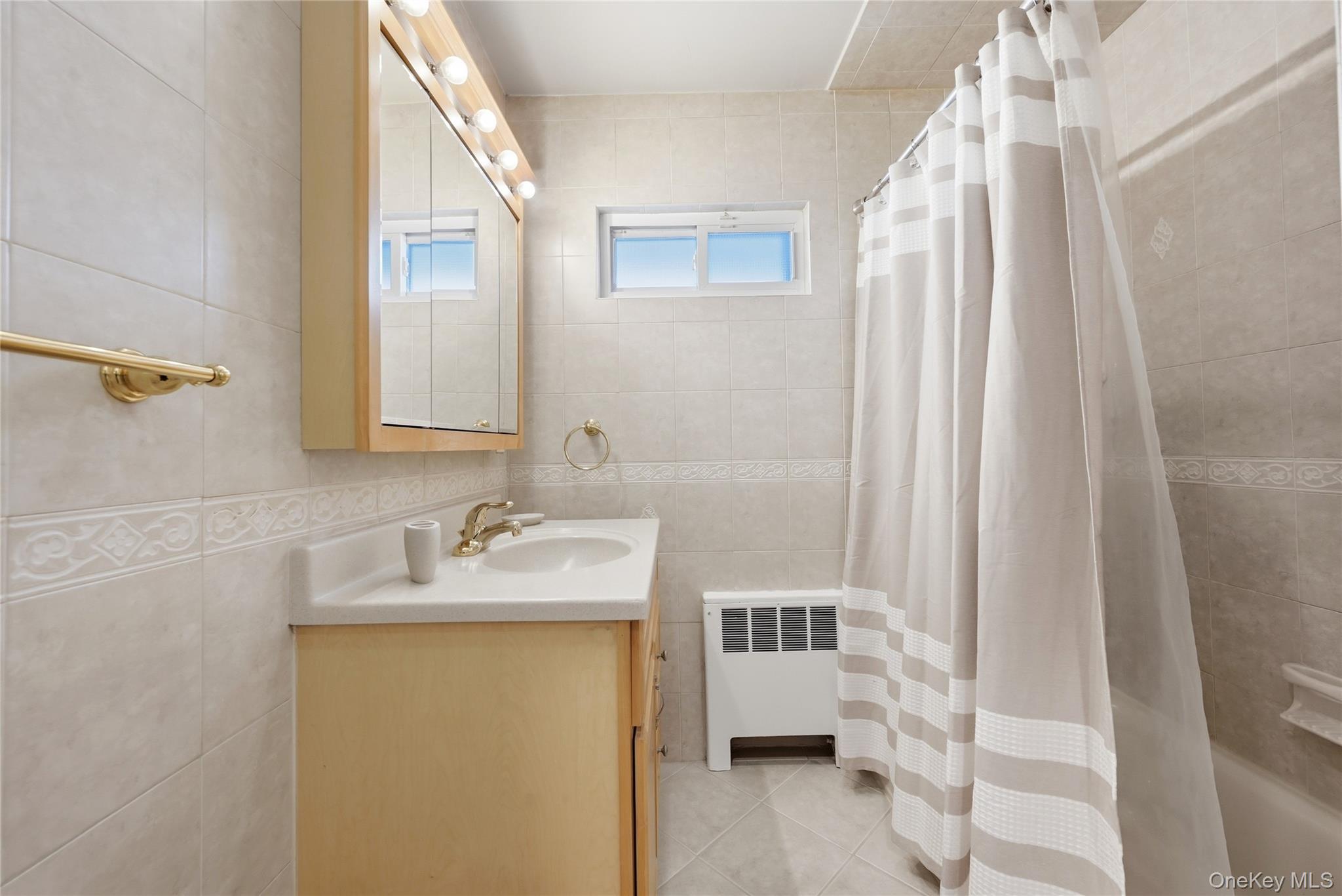 22 Randal Drive Bethpage, NY 11714 - Photo 14 of 27