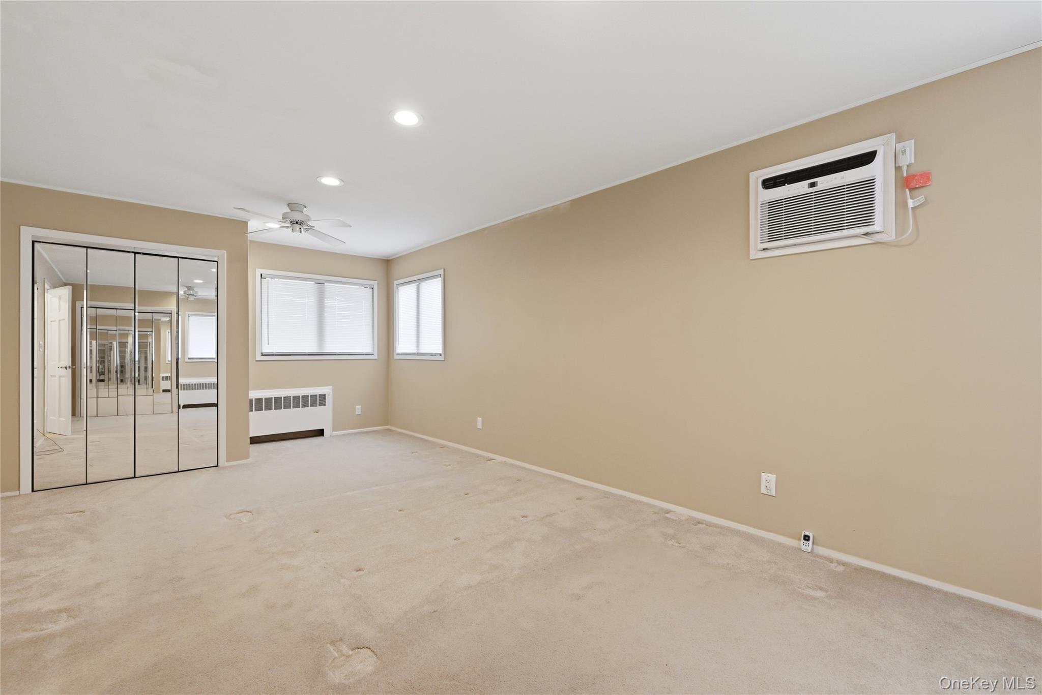 22 Randal Drive Bethpage, NY 11714 - Photo 16 of 27