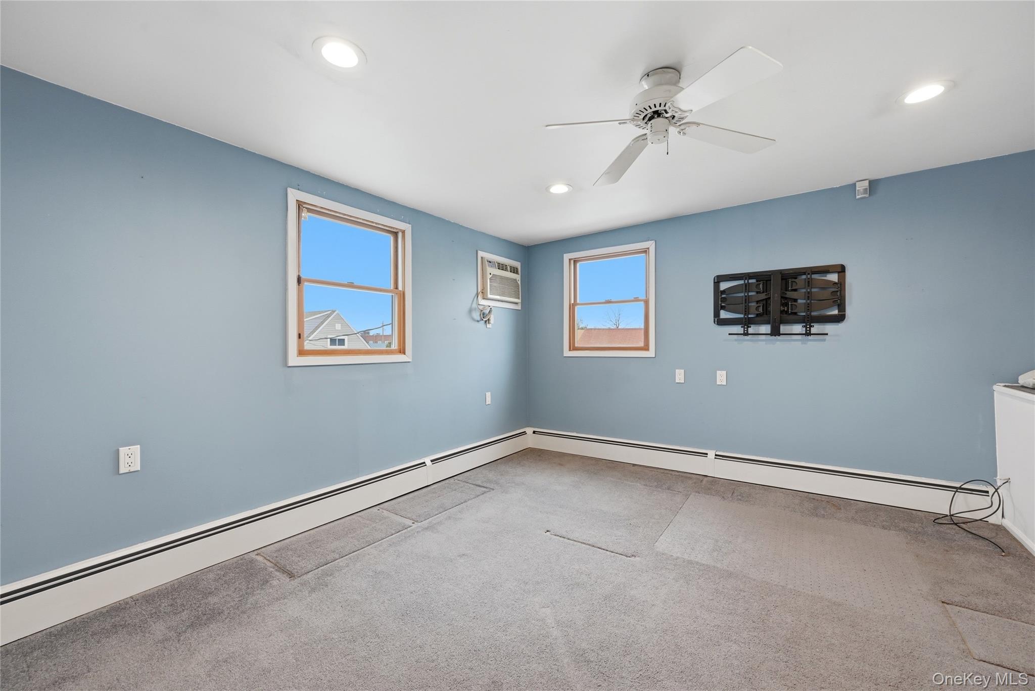 22 Randal Drive Bethpage, NY 11714 - Photo 18 of 27